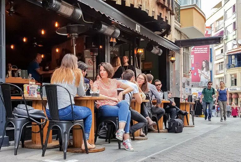 Rive asiatique et immersion locale